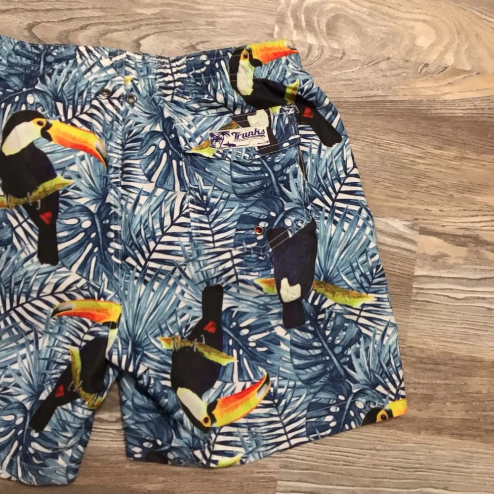 Trunks Surf & Swim Co Blue Tropical Tucan Print Mesh Lining Swim Trunks Medium